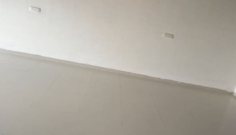 Room, sola Commercial Office Space 945 Sq.Ft. In Sola Ahmedabad 9920205