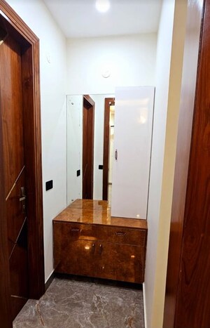 Furnished Amenities in 3 BHK Apartment at Ansal Sushant Apartments, Sushant Lok I – for Rent