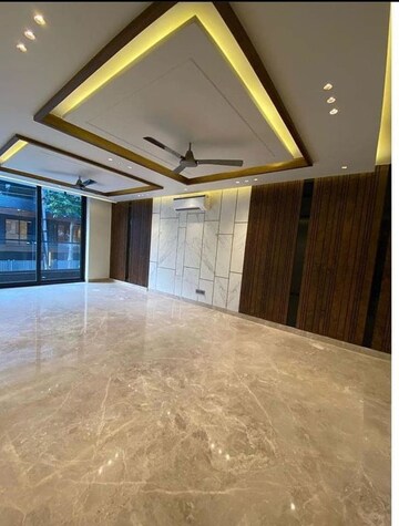 Room in 3 BHK Builder Floor at BPTP Parkland Pride, Sector 77 – for Sale