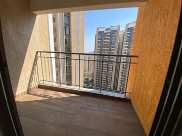 Room in 3 BHK Apartment at Pride World City Wellington, Charholi Budruk – for Rent