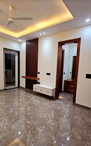 Room in 3 BHK Builder Floor at Sector 46 – for Rent