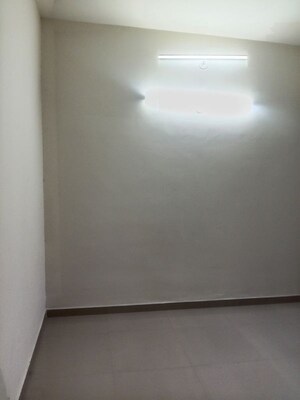 Room in 2.5 BHK Apartment at Mahagun Mywoods II, Sector 16c Greater Noida – for Rent