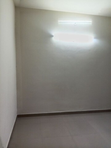 Room in 2.5 BHK Apartment at Mahagun Mywoods II, Sector 16c Greater Noida – for Rent