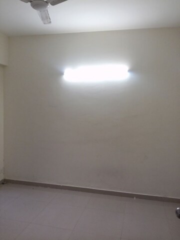 Room in 2.5 BHK Apartment at Mahagun Mywoods II, Sector 16c Greater Noida – for Rent