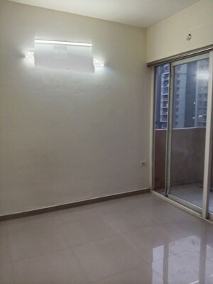 Room in 2.5 BHK Apartment at Mahagun Mywoods II, Sector 16c Greater Noida – for Rent