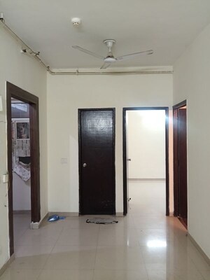 Room in 2.5 BHK Apartment at Mahagun Mywoods II, Sector 16c Greater Noida – for Rent