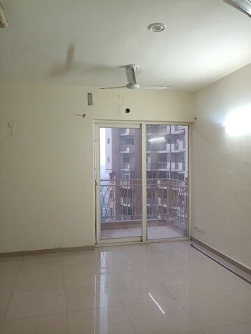 Room in 2.5 BHK Apartment at Mahagun Mywoods II, Sector 16c Greater Noida – for Rent