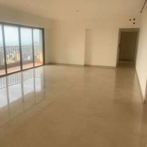 Room in 5 BHK Apartment at Mirchandani Triton, Vithaldas Nagar – for Sale