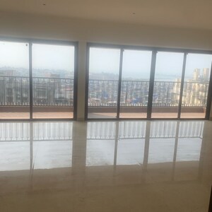 Room in 5 BHK Apartment at Mirchandani Triton, Vithaldas Nagar – for Sale