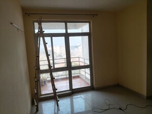 Room in 2 BHK Apartment at Piyush Heights, Sector 89 – for Rent