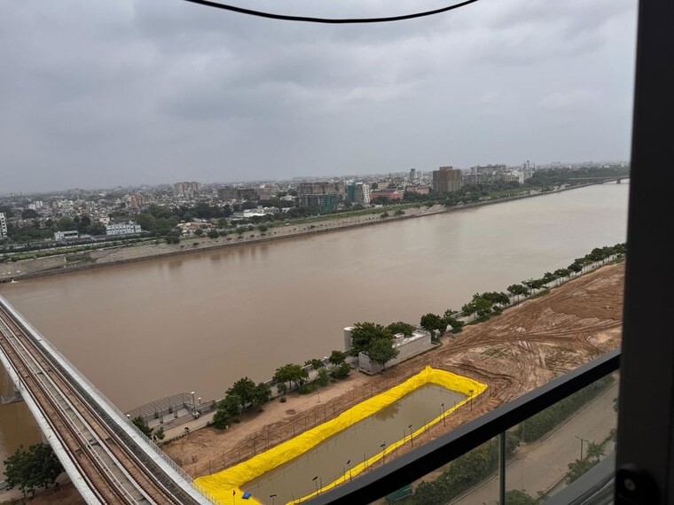 Swimming Pool, navrangpura Commercial Office Space 2001 Sq.Ft. In Navrangpura Ahmedabad 9920305