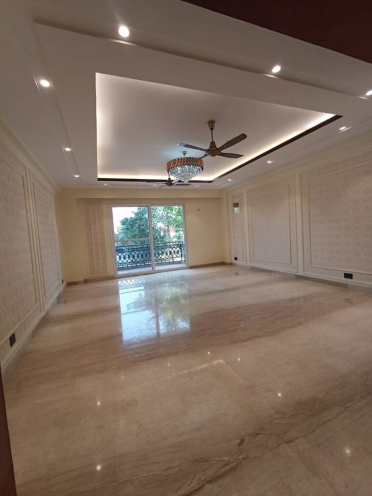 Room, sector 56 5 Bedroom 615 Sq.Yd. Builder Floor In Sector 56 Gurgaon 9920331