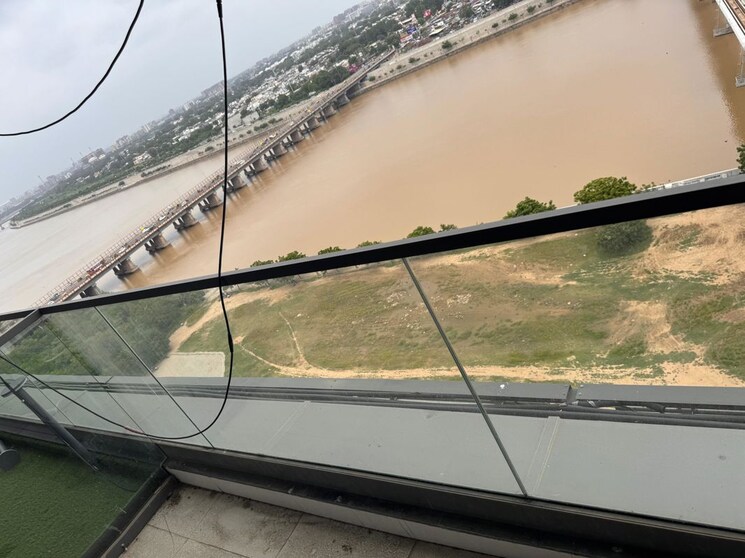 Swimming Pool, navrangpura Commercial Office Space 2001 Sq.Ft. In Navrangpura Ahmedabad 9920330