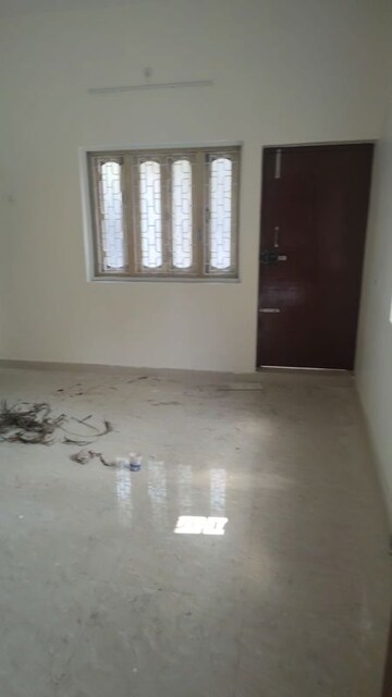 Room in 2 BHK Apartment at Morabadi – for Rent