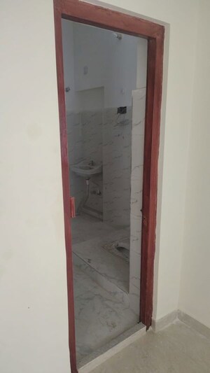 Bathroom in 2 BHK Apartment at Morabadi – for Rent