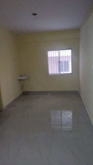 Room in 2 BHK Apartment at Morabadi – for Rent