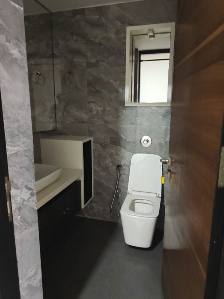 Bathroom, dynamix-woodlands-apartment 4 Bedroom 2813 Sq.Ft. Apartment In Malad East Mumbai 9920351