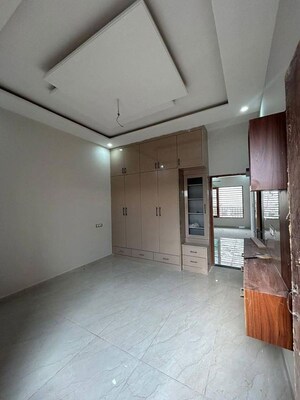 Room in 2 BHK Apartment at Highland Park Chandigarh, Bhabat – for Rent