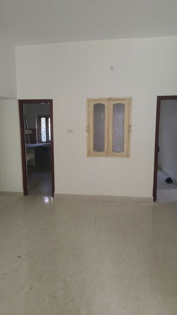 Room in 3 BHK Apartment at Morabadi – for Rent