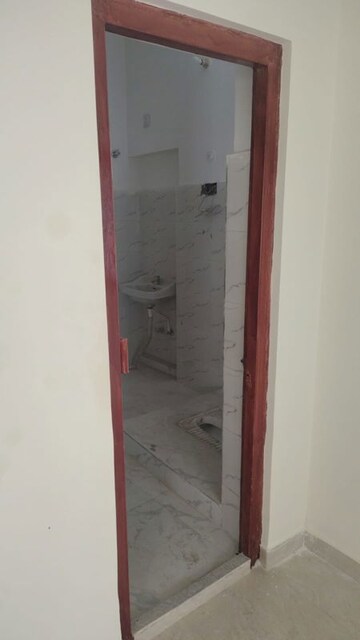 Bathroom in 3 BHK Apartment at Morabadi – for Rent