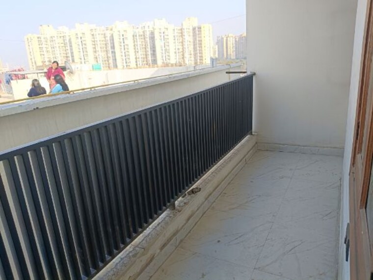 Balcony, sector 73 3 Bedroom 1475 Sq.Ft. Builder Floor In Sector 73 Noida 9920382
