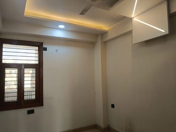 Room in 3 BHK Builder Floor at Sector 73 – for Sale