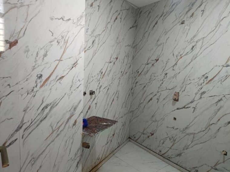 Balcony, sector 73 3 Bedroom 1475 Sq.Ft. Builder Floor In Sector 73 Noida 9920382