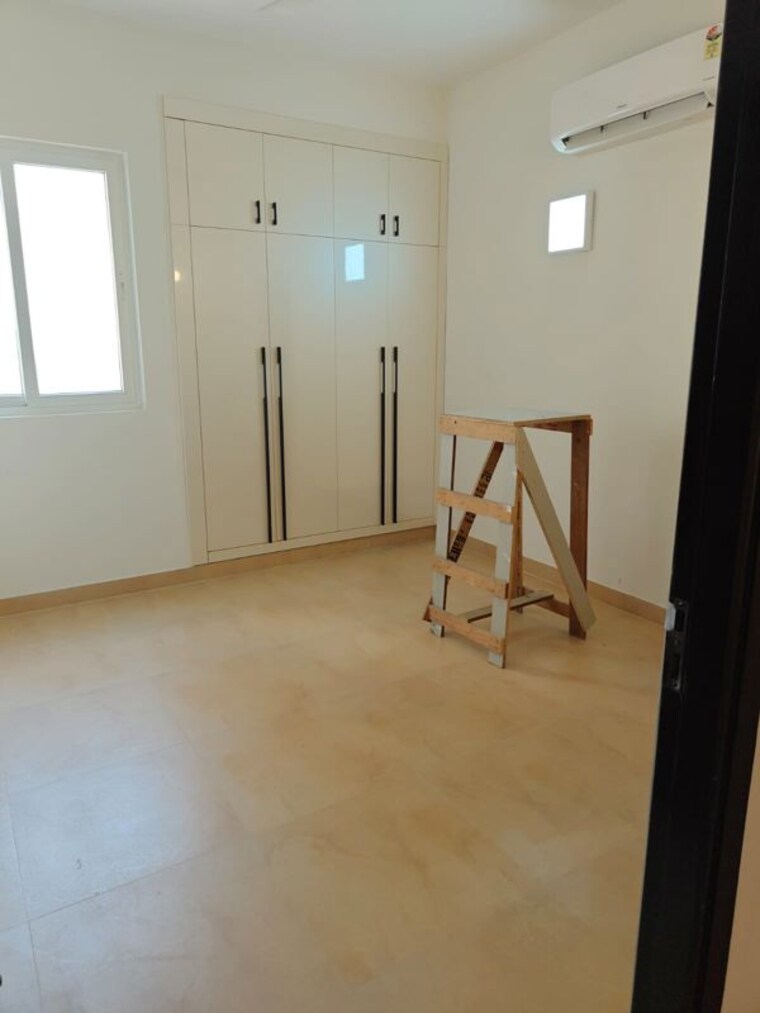 Room, arun-vihar-sector-37 6 Bedroom 3200 Sq.Ft. Apartment In Sector 37 Noida 9920394