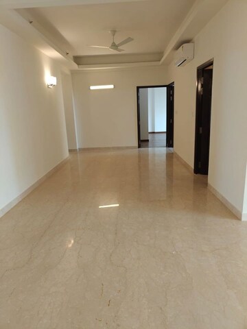 Room in 6 BHK Apartment at Arun Vihar Sector 37, Sector 37 – for Rent