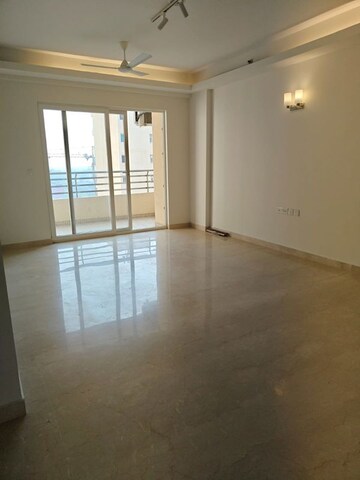 Room in 6 BHK Apartment at Arun Vihar Sector 37, Sector 37 – for Rent