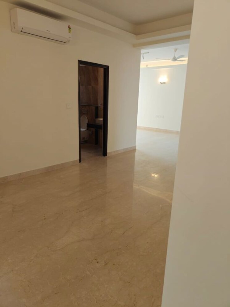 Room, arun-vihar-sector-37 6 Bedroom 3200 Sq.Ft. Apartment In Sector 37 Noida 9920394