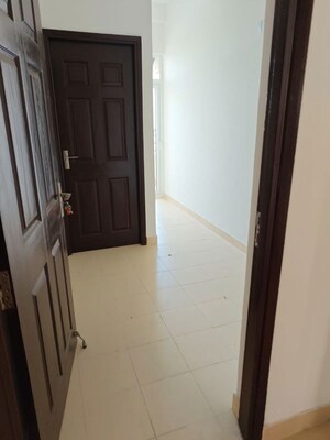 Building Lobby in 6 BHK Apartment at Arun Vihar Sector 37, Sector 37 – for Rent
