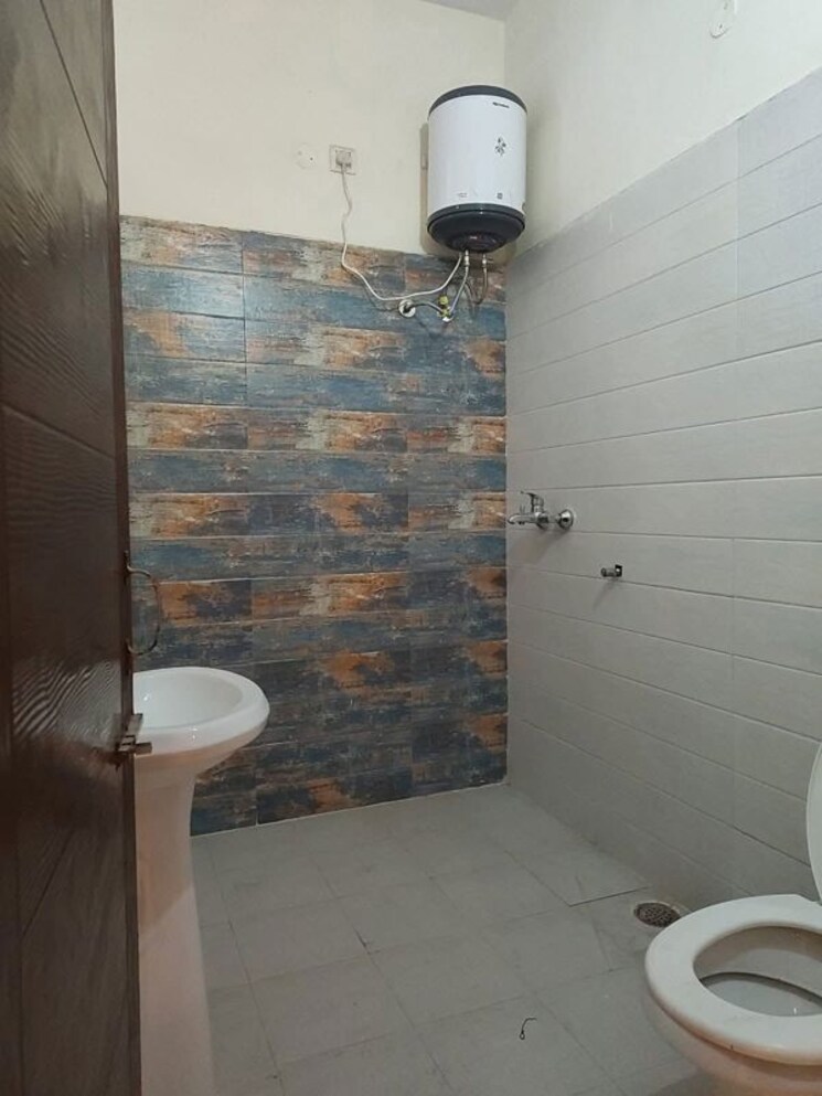Bathroom, maya-garden-city 2 Bedroom 1152 Sq.Ft. Apartment In Lohgarh Zirakpur 9920389