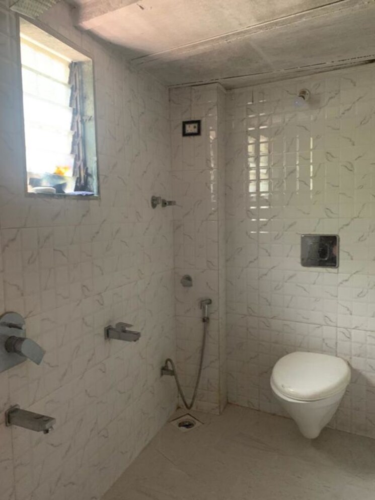 Bathroom, everest-world-solitare 2 Bedroom 620 Sq.Ft. Apartment In Kolshet Road Thane 9920457
