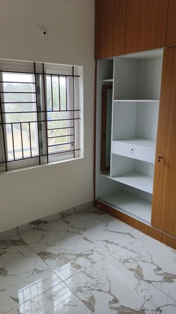 Room in 2 BHK Apartment at Baiyappanahalli – for Rent