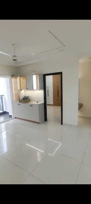 Room in 3 BHK Apartment at Aparna Zenon, Puppalaguda – for Rent