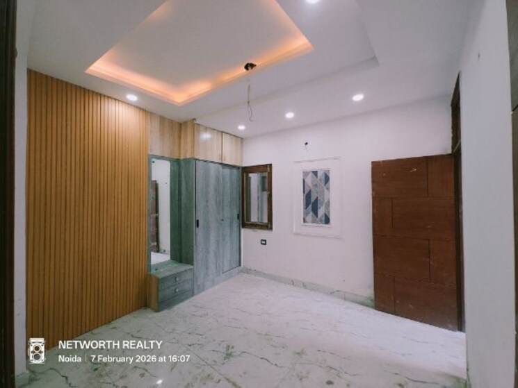 Bedroom, sector 73 1 Bedroom 650 Sq.Ft. Builder Floor In Sector 73 Noida 9920495