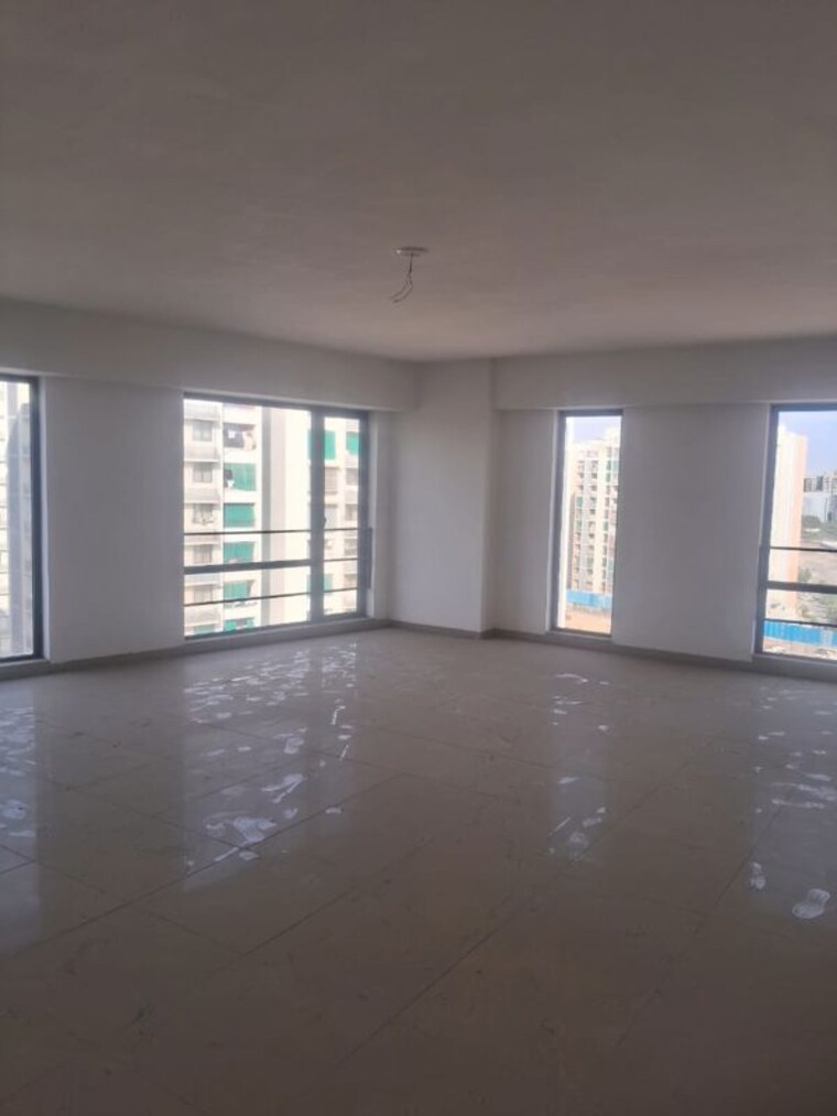 Room, navrangpura Commercial Office Space 1039 Sq.Ft. In Navrangpura Ahmedabad 9920503