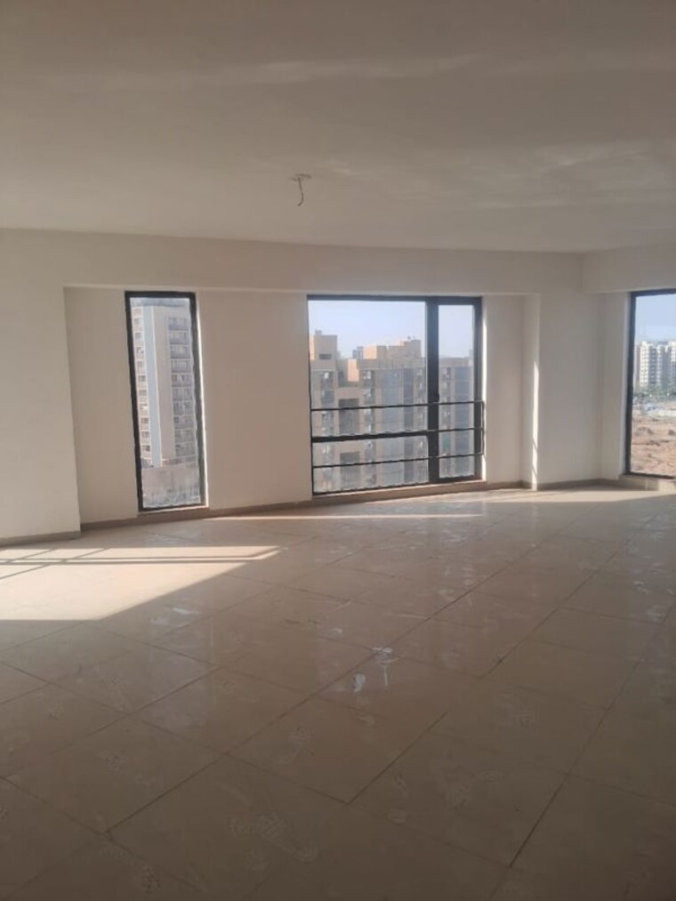 Room, navrangpura Commercial Office Space 1039 Sq.Ft. In Navrangpura Ahmedabad 9920503