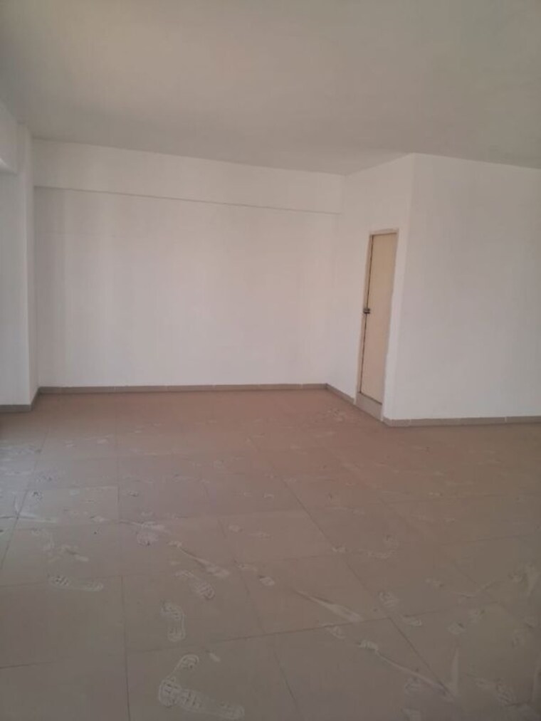 Room, navrangpura Commercial Office Space 1039 Sq.Ft. In Navrangpura Ahmedabad 9920516