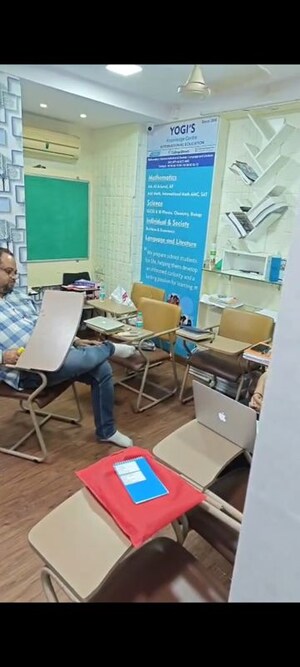 Team Area in  Shop at Mittal Bhavan, Peddar Road – for Rent