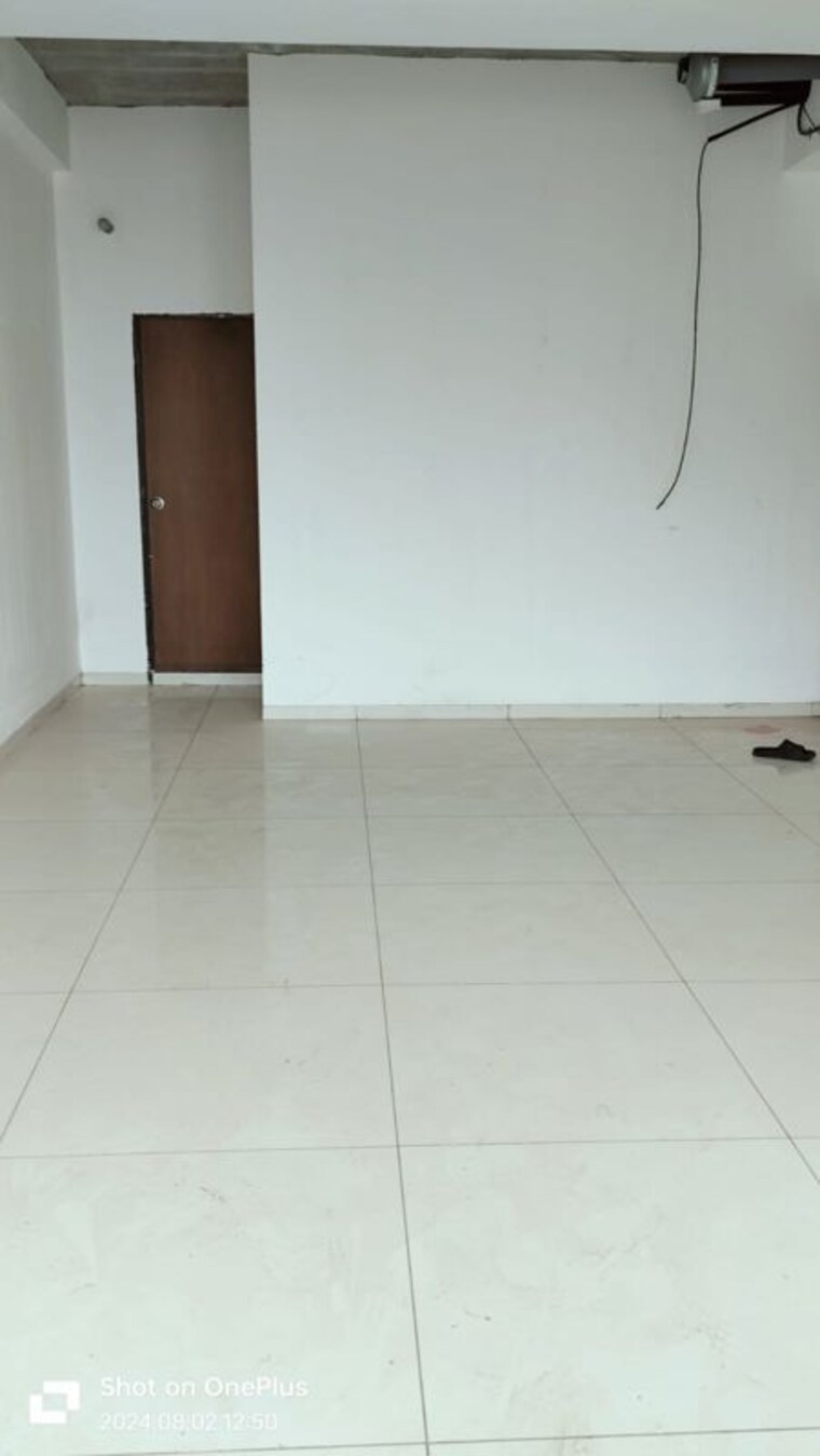 Room, navrangpura Commercial Office Space 996 Sq.Ft. In Navrangpura Ahmedabad 9920561