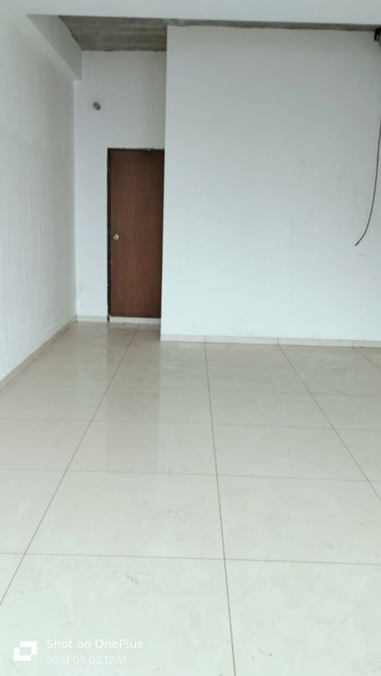 Room, navrangpura Commercial Office Space 996 Sq.Ft. In Navrangpura Ahmedabad 9920561
