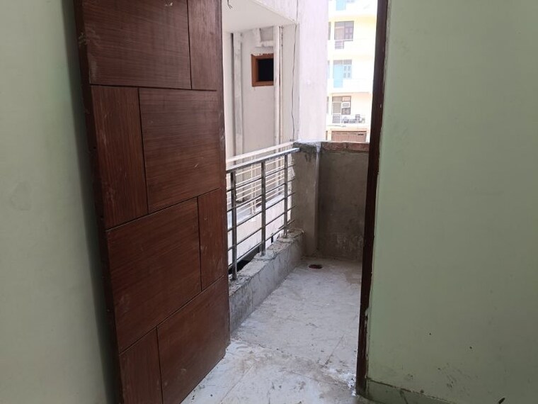 Balcony, sector 73 1 Bedroom 650 Sq.Ft. Builder Floor In Sector 73 Noida 9920571