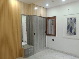 Room in 1 BHK Builder Floor at Sector 73 – for Sale