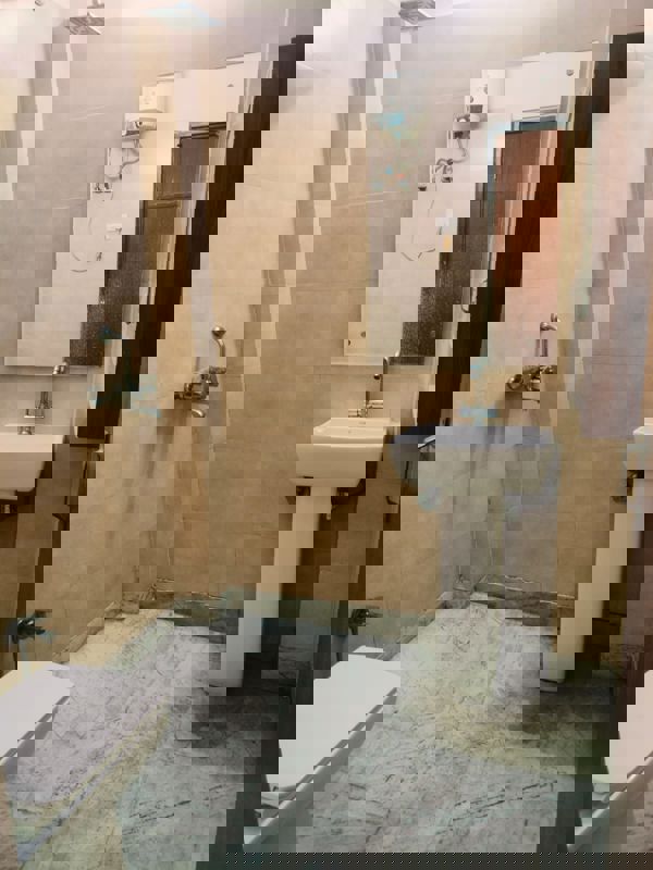 1 RkBuilder Floor For Rent in Saket