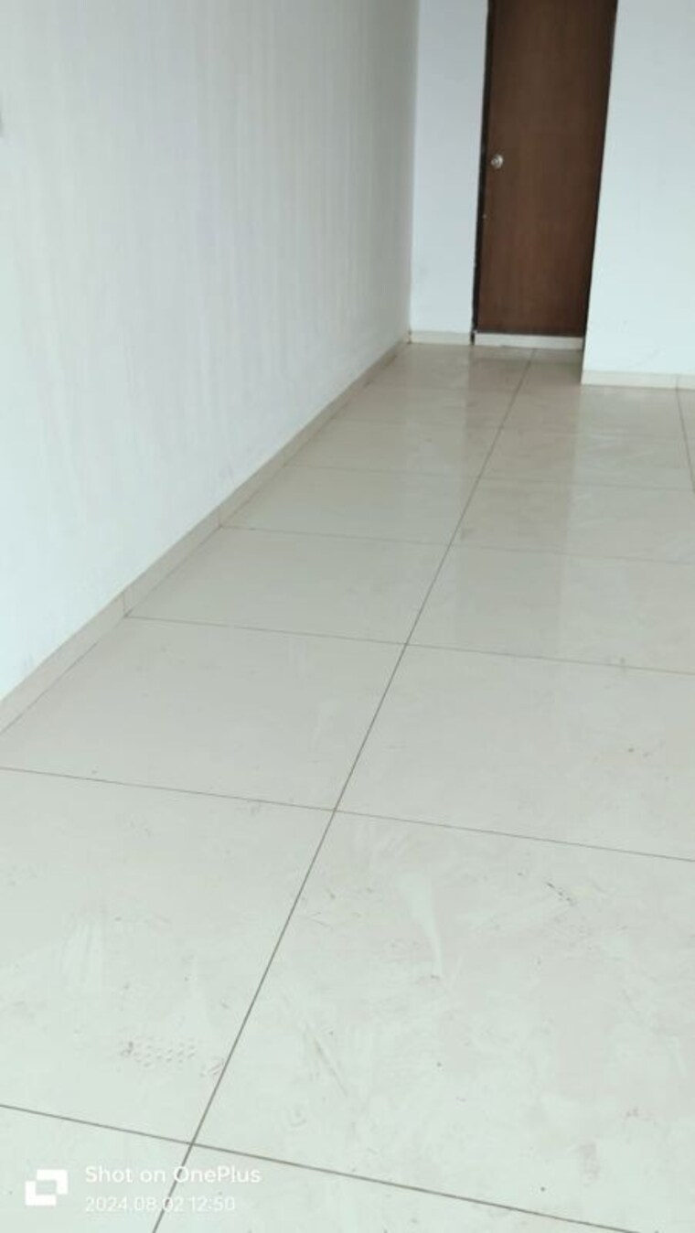 Room, navrangpura Commercial Office Space 996 Sq.Ft. In Navrangpura Ahmedabad 9920572