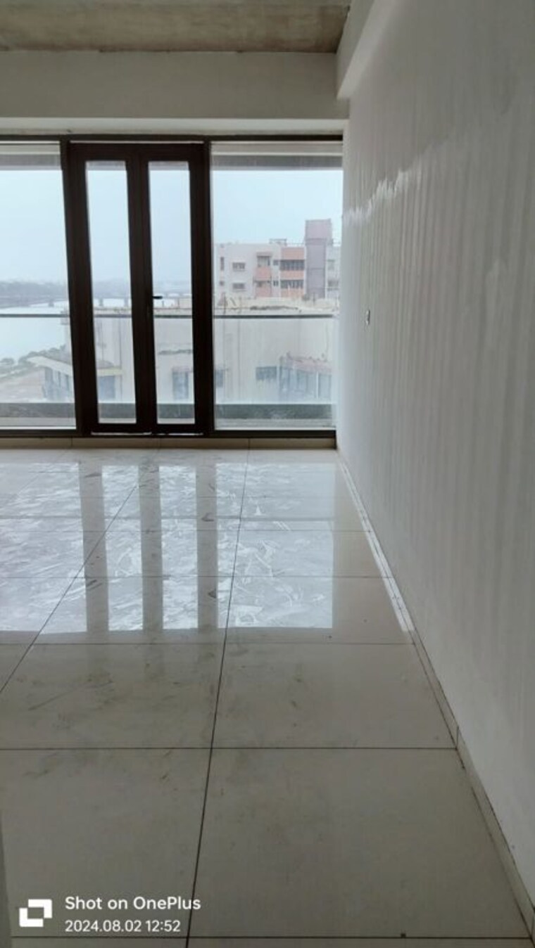 Room, navrangpura Commercial Office Space 996 Sq.Ft. In Navrangpura Ahmedabad 9920572