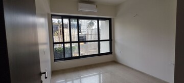 Room in 2 BHK Apartment at Kalpataru Magnus, Bandra East – for Rent