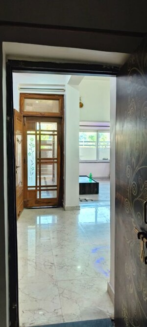 Room in 2 BHK Independent House at Gomti Nagar – for Rent